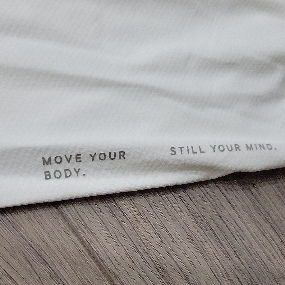 Lululemon Muscle Love Long Sleeve Shirt *Motif White Size 4 NWOT - Picture 4 of 5